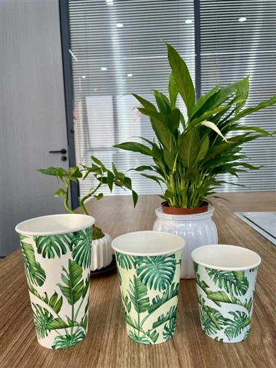 Cupáin caife mórchóir le claibíní